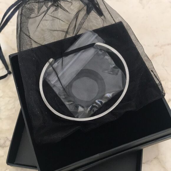 Ashley Bridget Skinny Cuff Elastic Holder Bracelet - Picture 4 of 5